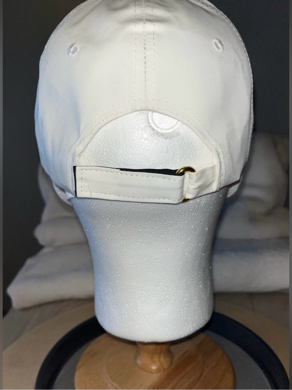 Burberry White Cap with Black Logo Detail - Picture 4 of 6